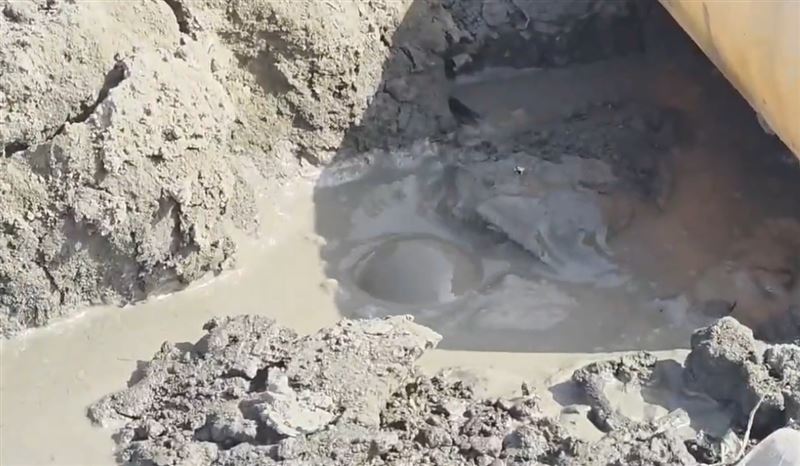 台中市議員痛批,霧峰掩埋場發生廚餘餿水溢流,恐汙染土壤。(圖/議員江和樹提供)