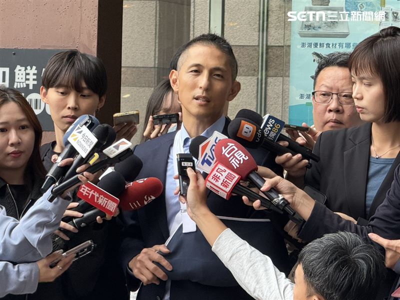 壯闊台灣聯盟創辦人吳怡農赴民進黨中央遞表,爭取參選台北市長(圖/記者劉秀敏攝影)