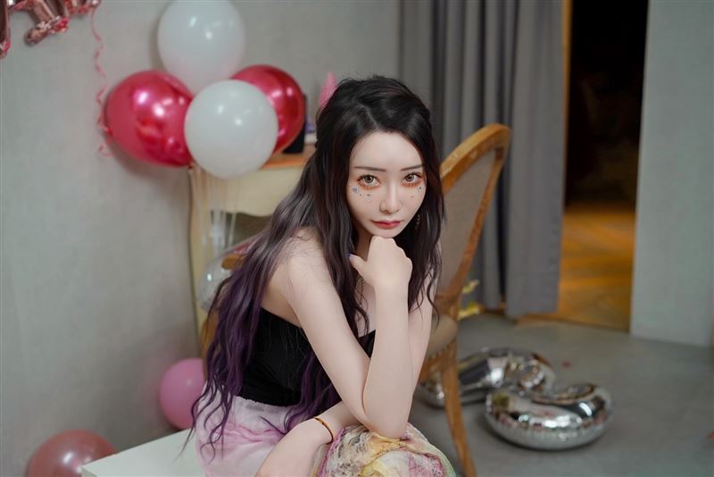 「台版明日花綺羅」沈娜娜(璃奈醬)日前迎來生日。(圖/沈娜娜/璃奈醬提供)