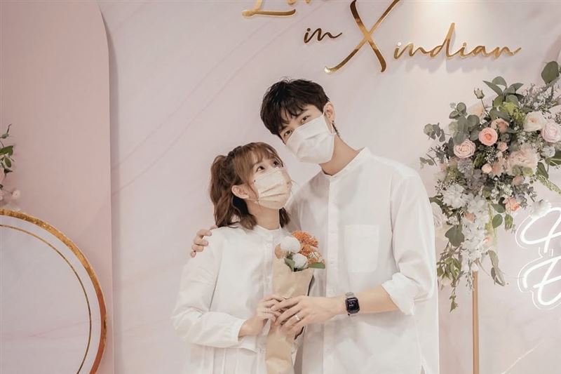 粿粿和范姜彥豐過當初甜蜜去登記結婚。(圖/翻攝自IG @zack_fanchiang)