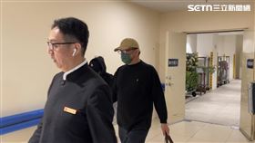 陳男父母從後門進入相驗中心。（圖／記者楊忠翰攝影）