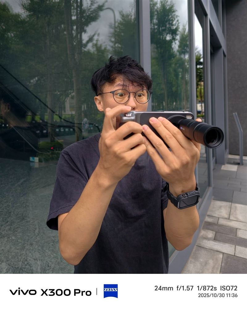 vivo今(31)日再次攜手聯發科技與蔡司,推出全新vivo X300極限旗艦系列