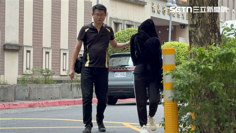 劉旻岳妻子張依萍和丈夫又被逮,移送北檢複訊。(圖/記者楊佩琪攝)