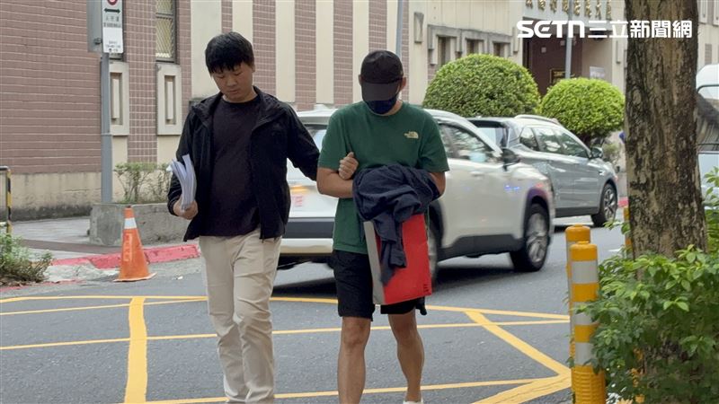 助理林韋德5萬元交保。(圖/記者楊佩琪攝)