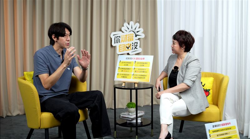 投資達人陳喬泓在財經專家十方的節目中談到對選股的看法(圖/翻攝自《你財富自由沒》YT頻道)