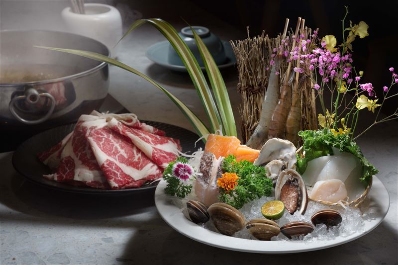 高雄福華雙11活動smile one對中身分證可折1111。(圖/高雄福華)