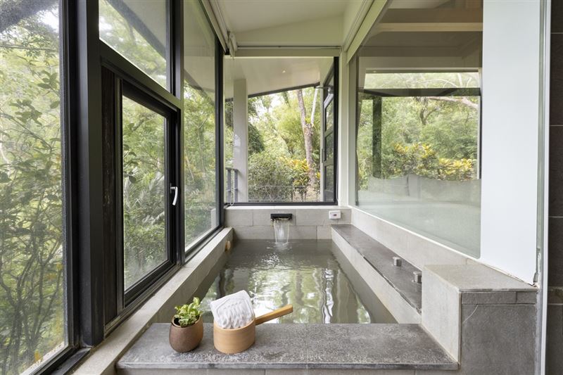 易遊網獨家首賣新開幕飯店「天成逸旅-蝴蝶谷」,一泊三食方案每人含稅8,888元起。(圖/飯店旅宿業者提供)