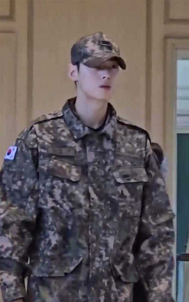 車銀優現身APEC現場,帥氣外貌讓網友直呼太扯了。(圖/翻攝自IG @hon_sae_se_go)