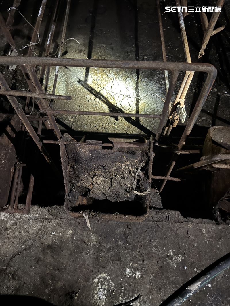 地方政府兩度進行清消後的現場狀況,滿地鈣化糞便。(圖/讀者提供)