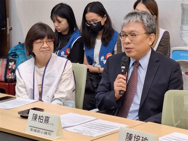 心健司長陳柏熹(右)表示,將發函要求地方政府爭取並編列相對應預算。(圖/身障盟提供)