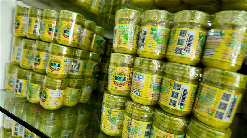 洪泰草本聞香罐當地人愛用，在外國遊客間更具高人氣，也曾有台灣部落客介紹過它。（圖／翻攝自บริษัทสมุนไพรไทย หงส์ไทย จำกัด -เพจสำนักงานใหญ่臉書）