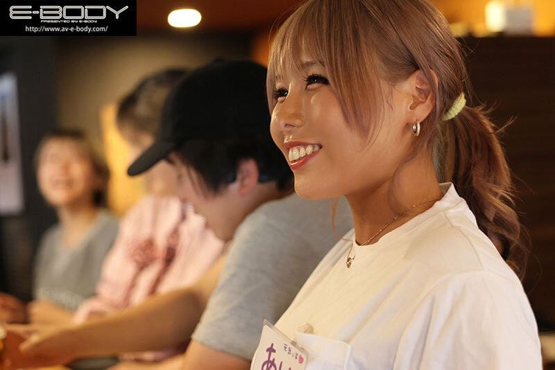 一劍浣春秋指出，辣妹系女優妝都嘛畫很厚像戴面具一樣，因為可以塑造出兇猛的模樣以利於肉食的演出。（圖／翻攝自Ｘ）