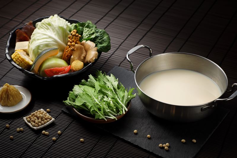 和十Shabu推出「京都白雪豆乳湯」暖心登場。（圖／品牌業者提供）