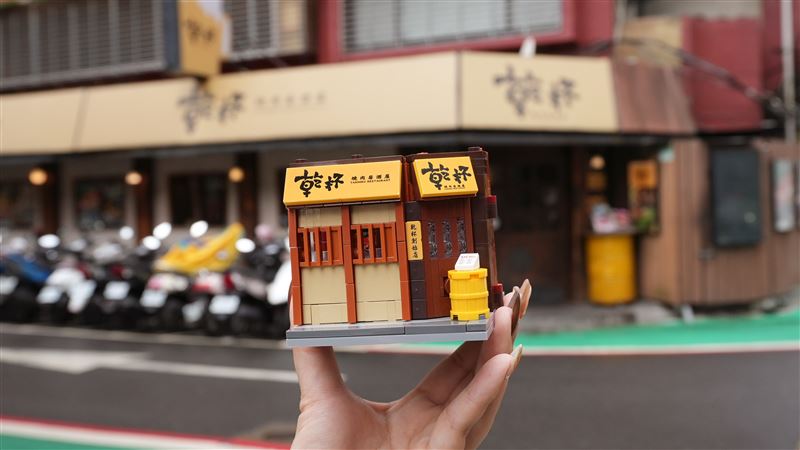 乾杯集團11月感謝祭開跑，三大品牌「迷你店鋪積木」開賣，挑戰全套疊出「乾杯大樓」。（圖／品牌業者提供）