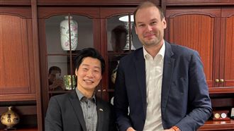 林昶佐會芬蘭前球星議員　邀分享能源經驗