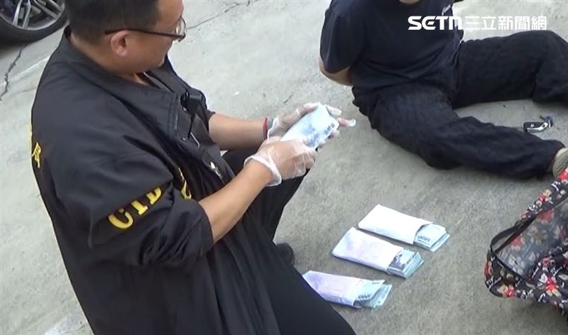 該集團不僅騙取被害人現金,還利用地政士與貸款公司合作,誘使受害人將房產抵押貸款,被警方循線逮捕。(圖/翻攝畫面)