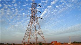 美國AI能源需求持續暴增，受到美國當地多數電廠年久失修、建設新電力資源又進展緩慢，供電缺口帶動美國電網股。（示意圖／PIXABAY）