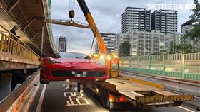 薛男酒後駕駛友人法拉利超跑遭遇路檢點迴轉逃逸仍遭逮。（圖／翻攝畫面）