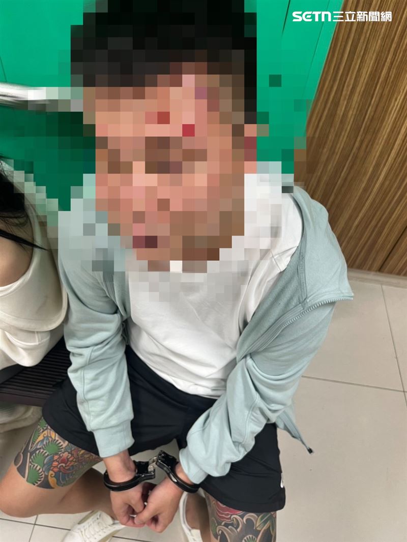 薛男酒後駕駛友人法拉利超跑遭遇路檢點迴轉逃逸仍遭逮。（圖／翻攝畫面）