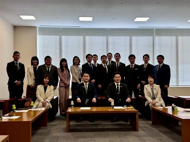 民進黨青年局日前由局長陳冠廷率團出訪日本（圖／民進黨提供）