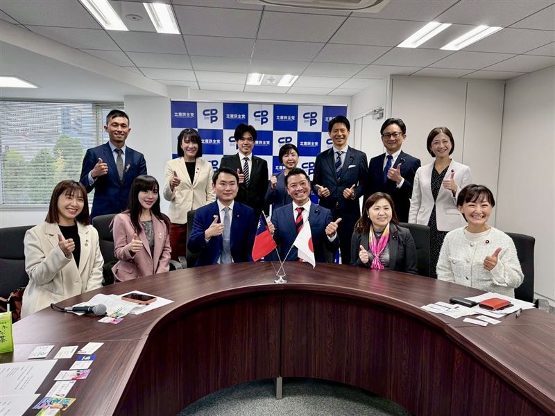 民進黨青年局日前由局長陳冠廷率團出訪日本（圖／民進黨提供）