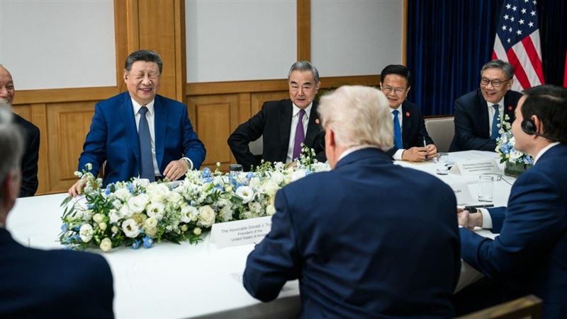 習近平開心的笑到兩眼都瞇了起來。(圖/翻攝自白宮)