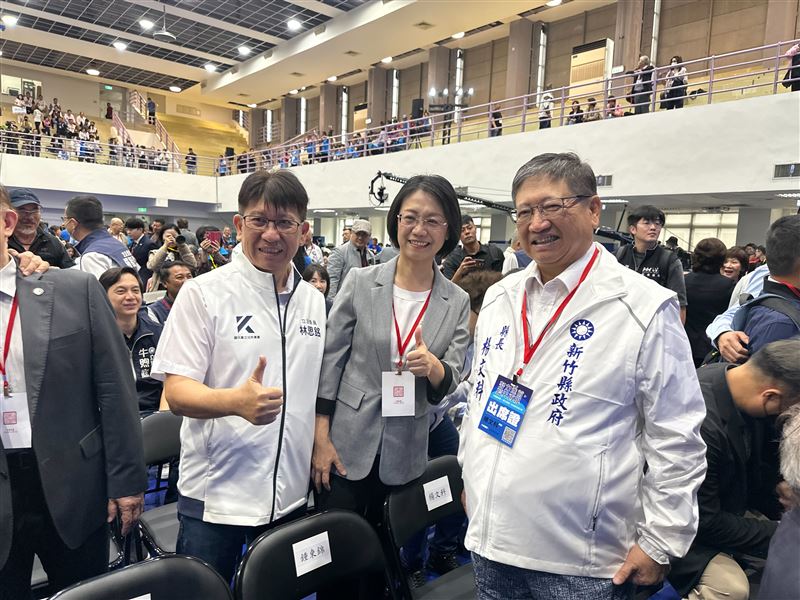 林思銘(左)、翁曉玲(中)、楊文科(右)出席全代會。(圖/林思銘辦公室提供)