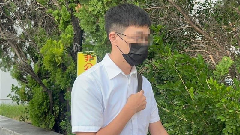 時任高雄市調站調查官的劉男，疑似擔任詐團收簿手遭起訴。（圖／翻攝畫面）