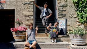 莎莎(左起)、姚元浩、吳映潔傳遞溫暖的味道。（圖／八大提供）