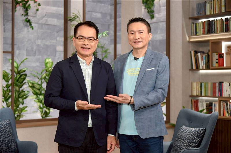 秦楊跟鄭弘儀合照。（圖／三立提供）