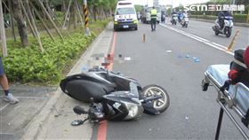 新北蔣姓司機駕駛大貨車行經環河西路時撞死王姓機車騎士。（圖／翻攝畫面）