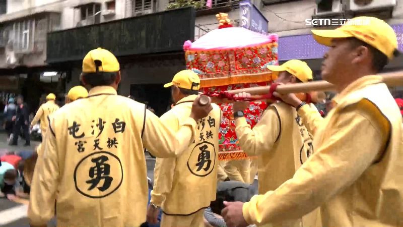 白沙屯媽祖現身新北，吸引眾多香燈腳朝聖