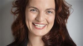 許多人為了追求好看的笑容，會進行牙齒美白美容，但其中卻暗藏風險。（示意圖／PIXABAY）