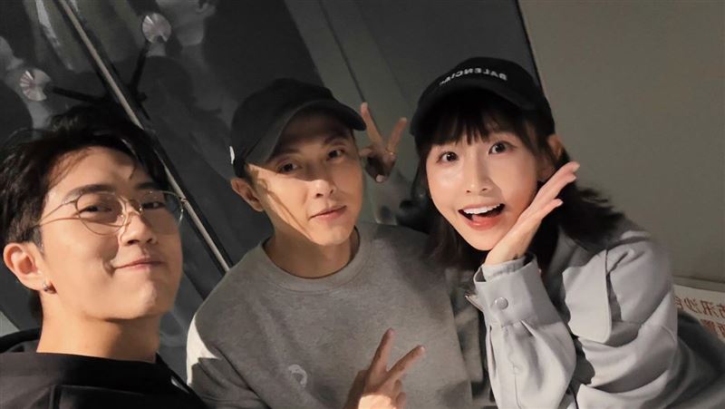 王子(中)、粿粿(右)與范姜(左)三人感情糾紛越演越烈。(圖/翻攝自FB)