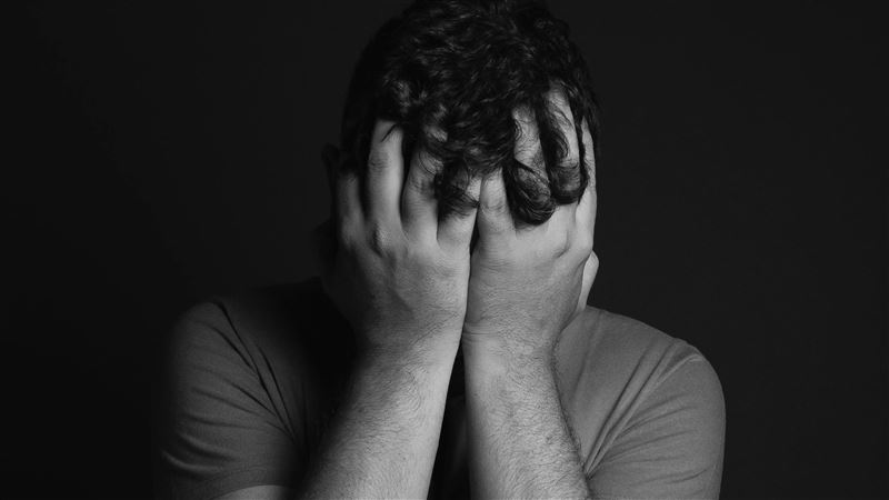 台中狠毒小三不滿已婚男友在外花天酒地,怒潑強酸害男友毀容。(示意圖/翻攝自pexels)