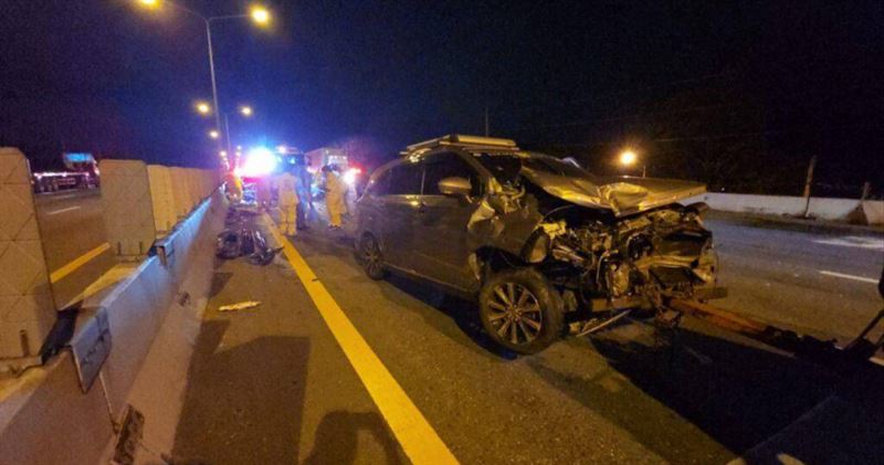 泰國芭達雅發生一起5車連環撞死亡車禍,造成3人死亡和5人受傷,其中一名死者還是為了幫忙才被撞死。(圖/翻攝自Instagram/THE PATTAYA NEWS)