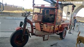 鐵牛蚵車,傳動軸,斷裂,倒退嚕,滑行,翻車,翻覆,乘客,受傷,彰化（圖／翻攝畫面）