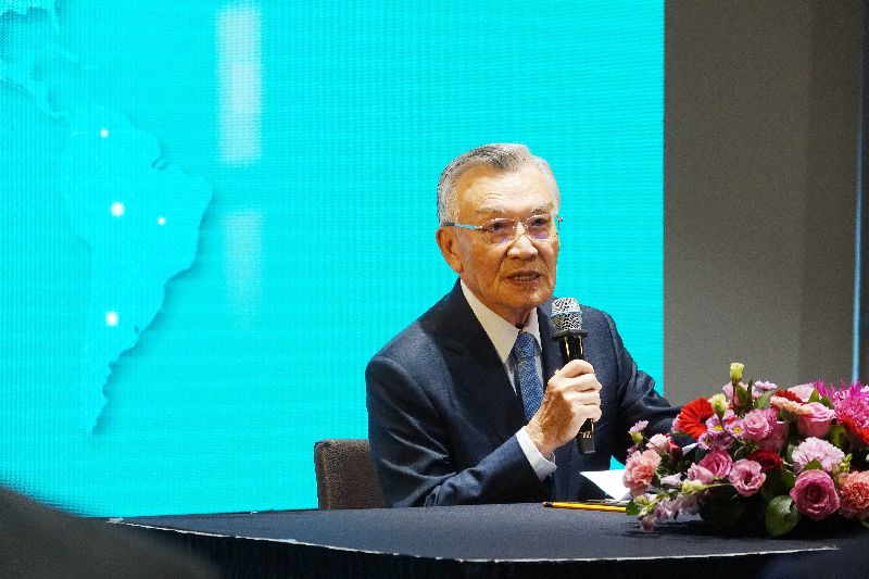 台灣領袖代表林信義表示,他在APEC領袖會議期間,有與美國財政部長貝森特(Scott Bessent)進行會晤。(圖/中央社)