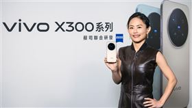 陳怡婷強調，每次迎接新機上市，內部總會針對不同方案做角力拉扯，但vivo不變的是所有回饋核心永遠以V粉第一。