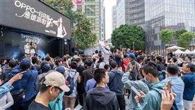 啦啦隊女神李晧禎現身台北三創，應援Find X9系列上市。