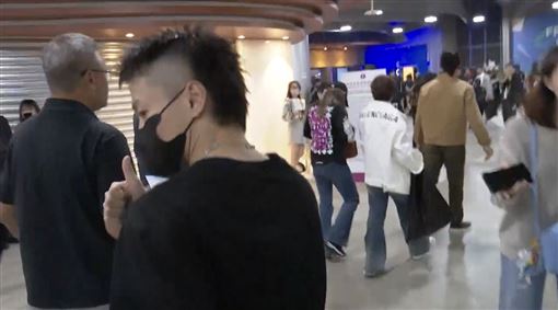 王子爆當小王！阿緯露面「1反應」回應了