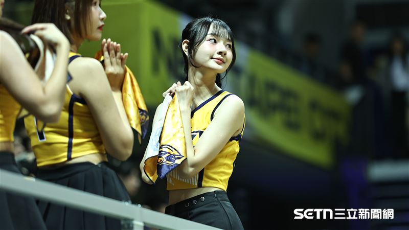 PS女孩新成員珮含應援初登場獻給中信特攻。（圖／記者劉彥池攝影）