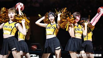 獨／珮含應援初登場沒偶包　怕冷鼻水直流