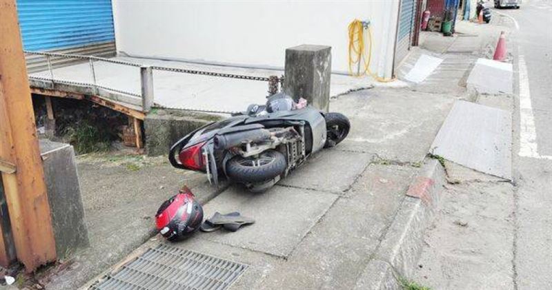 越南籍男子酒駕逆向撞機車釀1死2傷，2同伴逃逸落網。（圖／翻攝畫面）