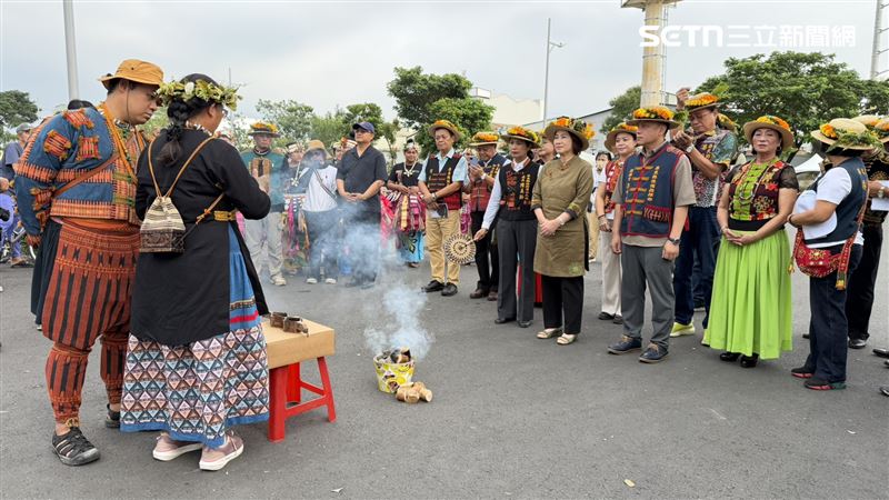 從迎賓開始，每個細節不放過，遵照傳統習俗。（圖／記者簡榮良攝影）
