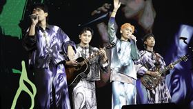 理想混蛋「不是因為天氣晴朗才見面」台北小巨蛋演唱會D1。（圖／何樂音樂提供）