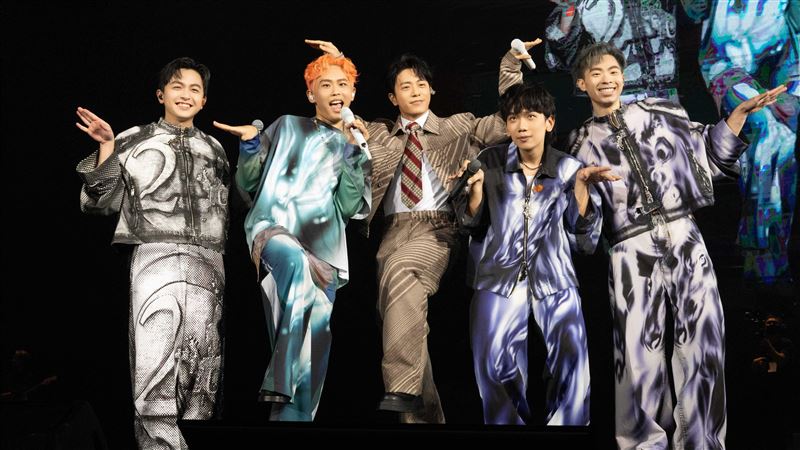 理想混蛋與韋禮安（中）合組「理想鳥蛋」。（圖／何樂音樂提供）