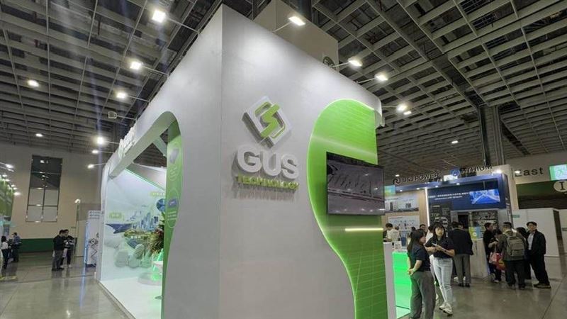 格斯科技看準AI運算時代帶動的備援電力商機，於Energy Taiwan 2025發表多款儲能與UPS解決方案，並成功導入桃園青埔智慧圖書館，實現全台少數AI驅動公共建築電力不中斷。隨資料中心年用電衝破千TWh，格斯搶先卡位備援市場大餅。（圖／記者師瑞德攝影）