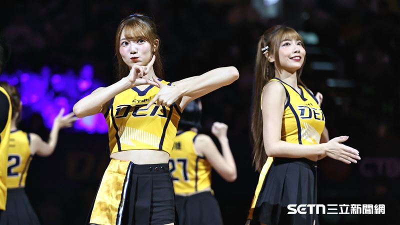 PS女孩日籍成員桃子中信特攻應援初登場。（圖／記者劉彥池攝影）