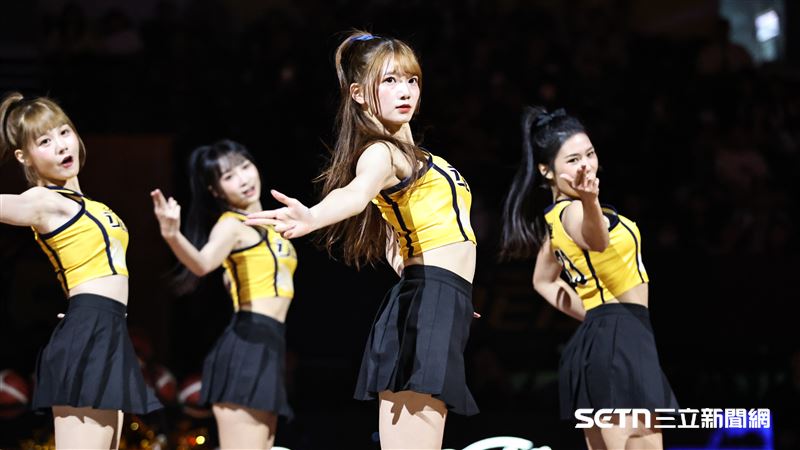 PS女孩日籍成員桃子跳開場舞。（圖／記者劉彥池攝影）